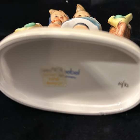 Goebel Hummel “Coquettes” 1982 - Picture 3 of 3